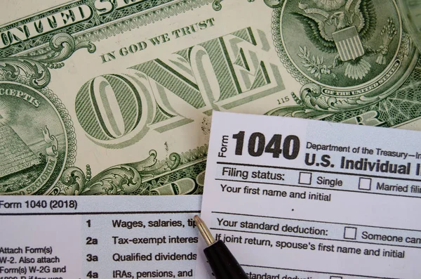 Dolar Und 1040 Steuer Erstattungsformular Tageskonzept — Stockfoto
