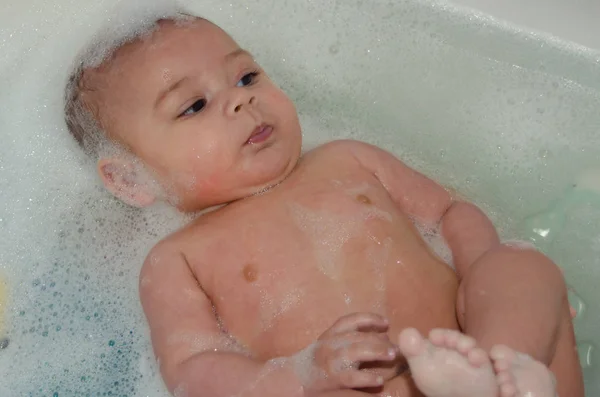 Lindo Niño Meses Edad Tomando Baño Con Espuma Higiene Concepto —  Fotos de Stock