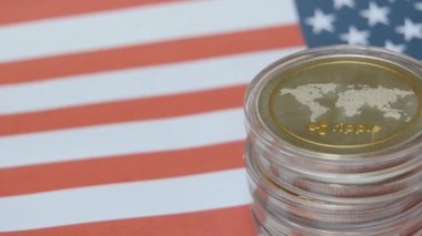 Bitcoin Paraları Bir Amerikan Bayrağı Panning Cryptocurrency on