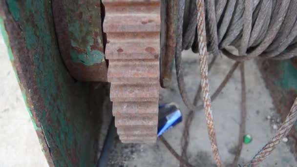 plan incliné de bateau de pêche rouillé Windlass 