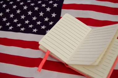 Abd bayrağı ile defter, günlük , kopya alanı