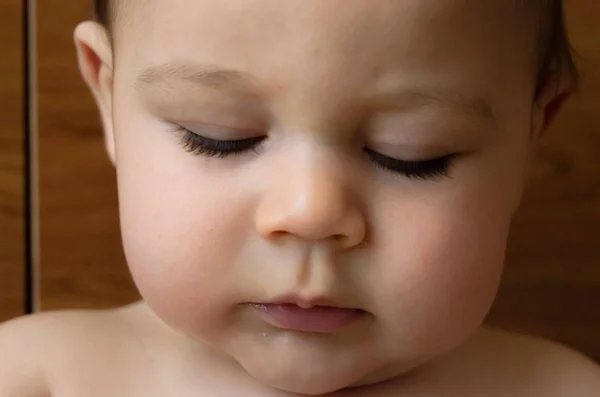かわいい6ヶ月の男の子の肖像顔の爆発 — ストック写真