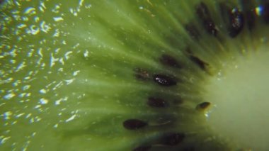 Makro shot, bir dilim taze kivi.. 