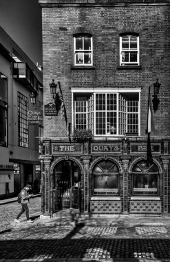 Dublin, İrlanda, Mart 2018, Temple Bar bölgesindeki Quays Bar binası.