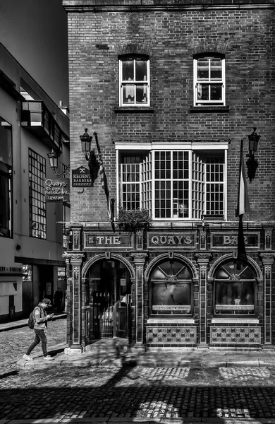 Dublin, İrlanda, Mart 2018, Temple Bar bölgesindeki Quays Bar binası.