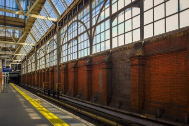 Waterloo İstasyonu, Londra, İngiltere, Ağustos 2018, platformu