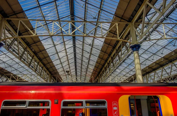 Londýn Velká Británie Srpen 2018 South Western Railway Vlak Nádraží — Stock fotografie