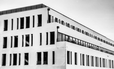 Marsilya, Fransa, Haziran 2018, modern bir apartmanın üst kısmı.