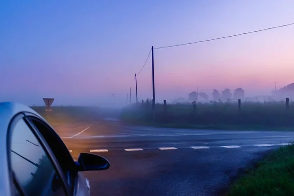 Car Stopped Crossroad Orne Countryside Foggy Evening Blue Hour Normandy — Stock Photo, Image