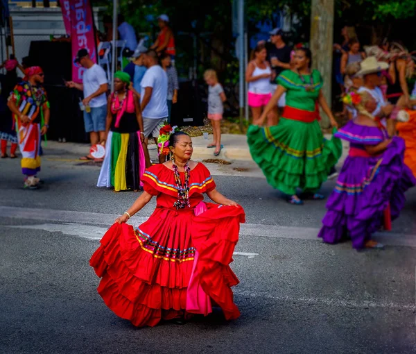 Grand Cayman Ilhas Cayman Maio 2019 Mulher Hondurenha Traje Tradicional — Fotografia de Stock