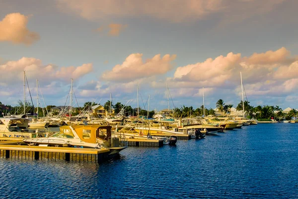 Grand Cayman Kajmany Jan 2019 Przystań Morzu Karaibskim Obszarze Napęd — Zdjęcie stockowe