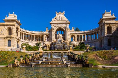 Marsilya, Fransa, Mart 2019, Palais Longchamp manzaralı. Muse des beaux sanatları ve d 'histoire naturelle müzesine ev sahipliği yapar.