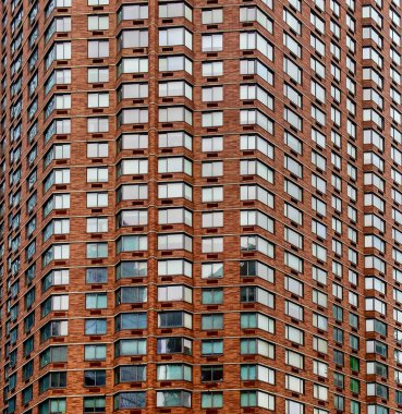 New York City, ABD, Mayıs 2019, Hell's Kitchen, Manhattan'da bir gökdelenin yakınında