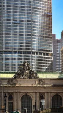 New York City, ABD, 1 Mayıs 2024, Büyük Merkez İstasyonu ana girişinde Fransız heykeltıraş Jules-Felix Coutan tarafından yapılan ticaret heykeli manzarası