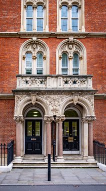 Londra, İngiltere, 18 Ağustos 2025, Keats House girişleri manzaralı, Southwark ilçesinde Saint Thomas Caddesi 'nde bir Viktorya dönemi binası.