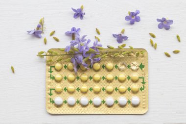 oral kontraseptifler kadın için kim Bebek Doğum kontrol hapları mor çiçekler ile yemek yok