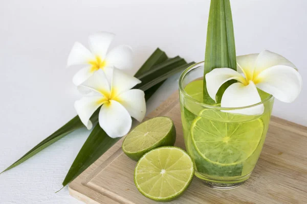 Herbal Healthy Drinks Pandan Lemon Cocktail Water Lemon Slice Frangipani — Stock Photo, Image