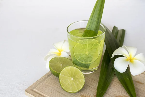 Herbal Healthy Drinks Pandan Lemon Cocktail Water Lemon Slice Frangipani — Stock Photo, Image