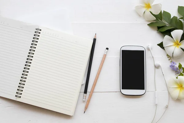 Telefone Celular Notebook Lápis Estudante Escrevendo Nota Para Estudo Decoração — Fotografia de Stock