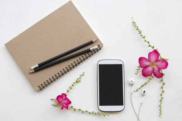 Notebook Planejador Telefone Móvel Para Trabalho Negócios Com Flores Cor — Fotografia de Stock