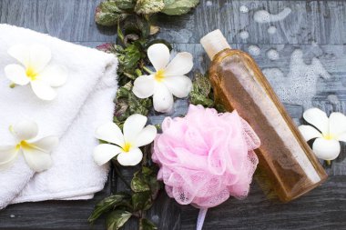 Sıvı Sabun Peeling vücut yıkama pürüzsüz cilt ile Soapsuds sağlık vücut cilt ve beyaz çiçekler Frangipani dekorasyon çini 
