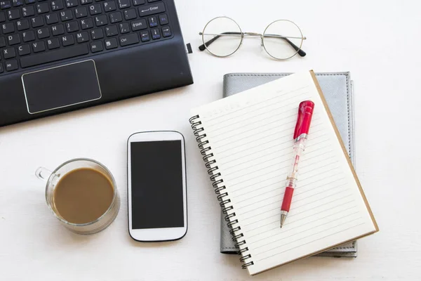 Laptop Planner Mobiele Telefoon Met Computer Kantoorbenodigdheden Voor Zakelijke Werk — Stockfoto