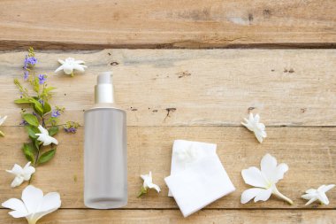 doğal kozmetik aroması tedavi ilk serum toner sağlık cilt yüz özü yaşam tarzı kadın dinlenmek düzenleme düz yatıyordu bitkisel 