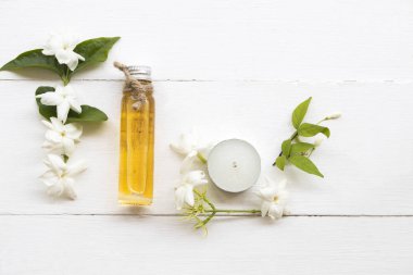 doğal bitkisel yağlar özü çiçek yasemin kokular kokular aroma düzenleme düz arka plan beyaz stil yatıyordu