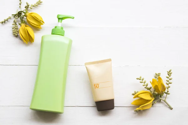Natuurlijke Cosmetica Zonnebrandcrème Spf50 Gezondheidszorg Voor Huid Gezicht Met Body — Stockfoto