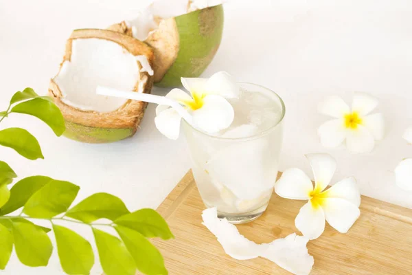 Bebidas Saludables Jugo Coco Agua Fría Cóctel Para Cuidado Salud — Foto de Stock