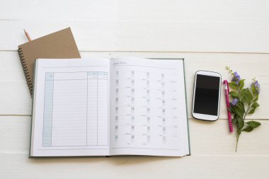 ofiste arka plan beyaz üzerinde iş düzeni düz yatıyordu tarzı için dizüstü hesap planlayıcısı ve cep telefonu 