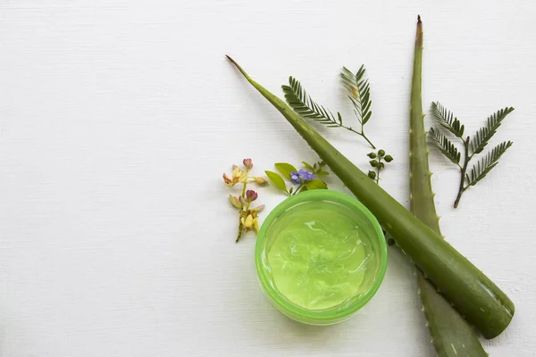 Natural Cosmetics Herbal Aroma Soothing Gel Extract Herbal Aloe Vera — Stock Photo, Image