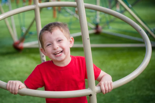 Mignon Jeune Garçon Jouer Sur Aire Jeux Images De Stock Libres De Droits