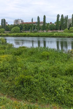 Plovdiv, Bulgaristan - 7 Mayıs 2018: Çirmen River, Plovdiv, Bulgaristan şehrin içinden geçen