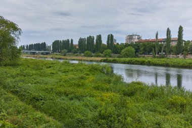 Plovdiv, Bulgaristan - 7 Mayıs 2018: Çirmen River, Plovdiv, Bulgaristan şehrin içinden geçen
