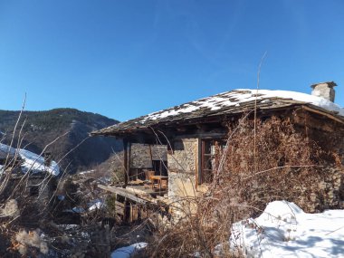 Bulgaristan 'ın Blagoevgrad Bölgesi, Otantik 19. yüzyıl evleriyle Kovaçevitsa köyü