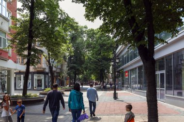 Plovdiv, Bulgaristan - 7 Mayıs 2018: İnsanlar Şehir Plovdiv, Bulgaristan merkezi Street yürüyüş