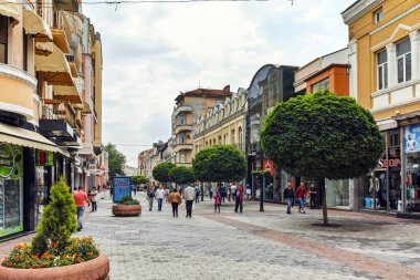 Plovdiv, Bulgaristan - 7 Mayıs 2018: İnsanlar Şehir Plovdiv, Bulgaristan merkezi Street yürüyüş