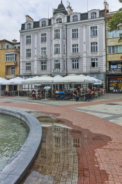 Plovdiv, Bulgaristan - 7 Mayıs 2018: İnsanlar Şehir Plovdiv, Bulgaristan merkezi Street yürüyüş