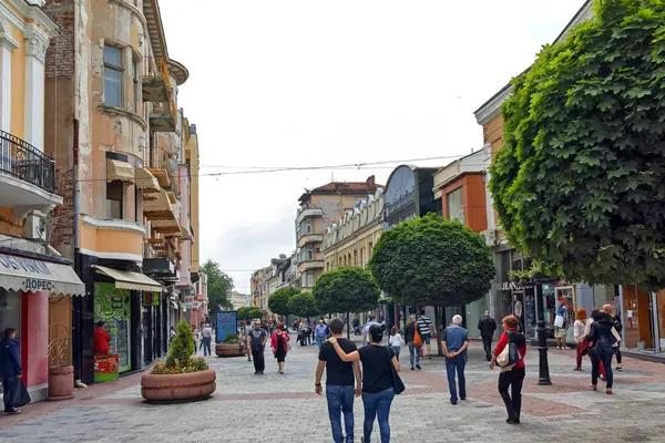 Plovdiv, Bulgaristan - 7 Mayıs 2018: İnsanlar Şehir Plovdiv, Bulgaristan merkezi Street yürüyüş