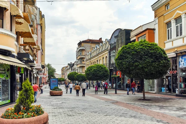 Plovdiv, Bulgaristan - 7 Mayıs 2018: İnsanlar Şehir Plovdiv, Bulgaristan merkezi Street yürüyüş