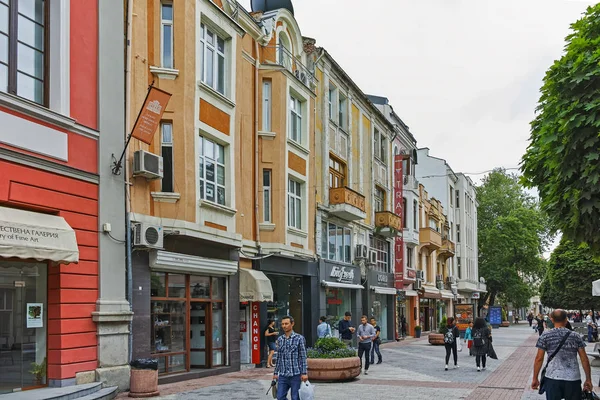 Plovdiv, Bulgaristan - 7 Mayıs 2018: İnsanlar Şehir Plovdiv, Bulgaristan merkezi Street yürüyüş