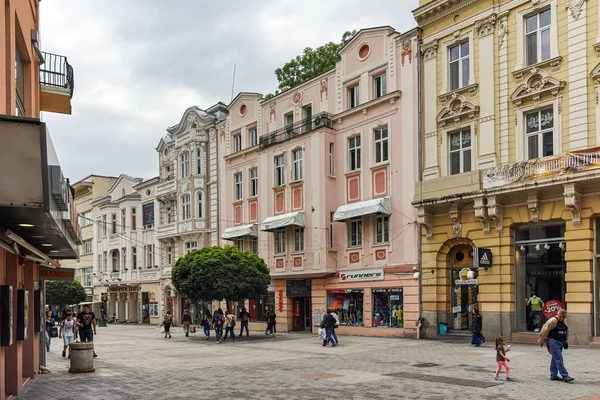 Plovdiv, Bulgaristan - 7 Mayıs 2018: İnsanlar Şehir Plovdiv, Bulgaristan merkezi Street yürüyüş