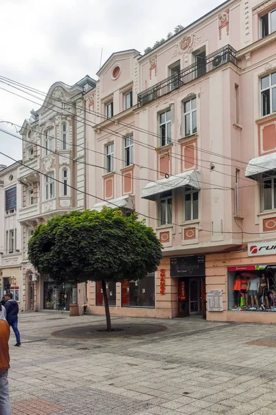 Plovdiv, Bulgaristan - 7 Mayıs 2018: İnsanlar Şehir Plovdiv, Bulgaristan merkezi Street yürüyüş