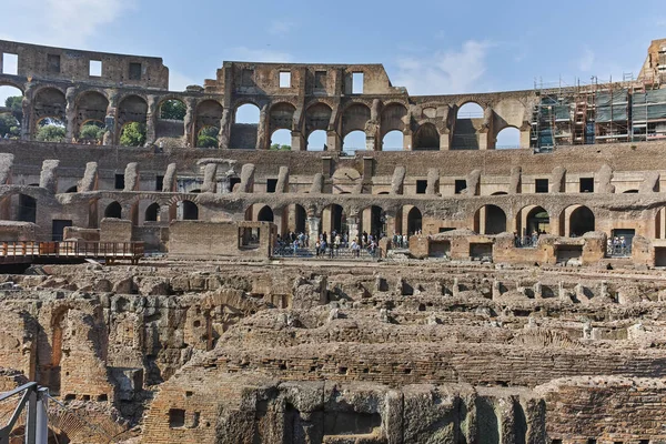 訪問都市ローマ イタリアのコロッセオの内部ローマ イタリア 2017 — ストック写真