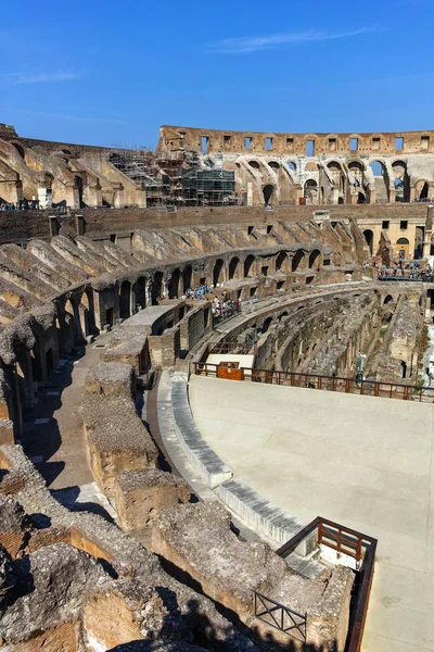 Rom Italien Juni 2017 Touristenbesuch Innerhalb Eines Teils Des Kolosseums — Stockfoto