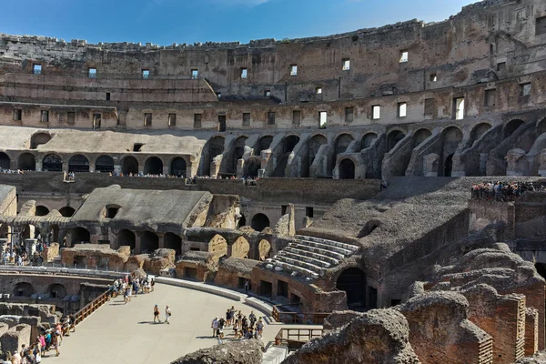 Рим Италия Июня 2017 Туристическое Посещение Внутри Колизея Городе Рим — стоковое фото