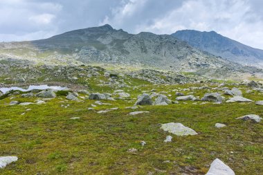 Kara bulutlar Spano Pole, Pirin Dağı, Bulgaristan ile muhteşem manzara