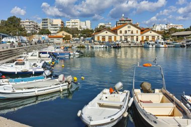 Dedeağaç, Yunanistan - 23 Eylül 2017: Panoramik liman ve Dedeağaç şehri, Doğu Makedonya ve Trakya, Yunanistan