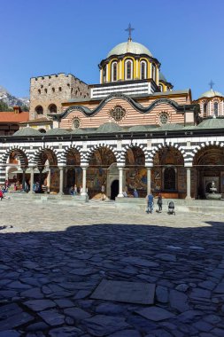 Rila Manastırı, Bulgaristan - 21 Nisan 2018: Turist ziyaret Manastırı, Saint Ivan (John), Rila (Rila Manastırı), Bölge: Kyustendil, Bulgaria